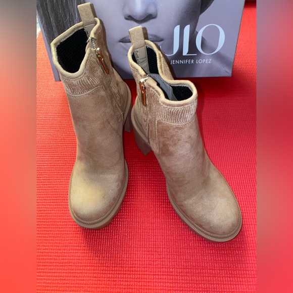 Jennifer Lopez Ankle Heeled Boots - Picture 5 of 16